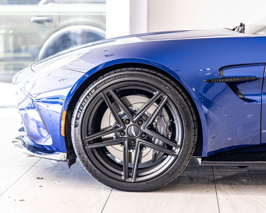 Used 2025 Aston Martin V8 Vantage Coupe image 8