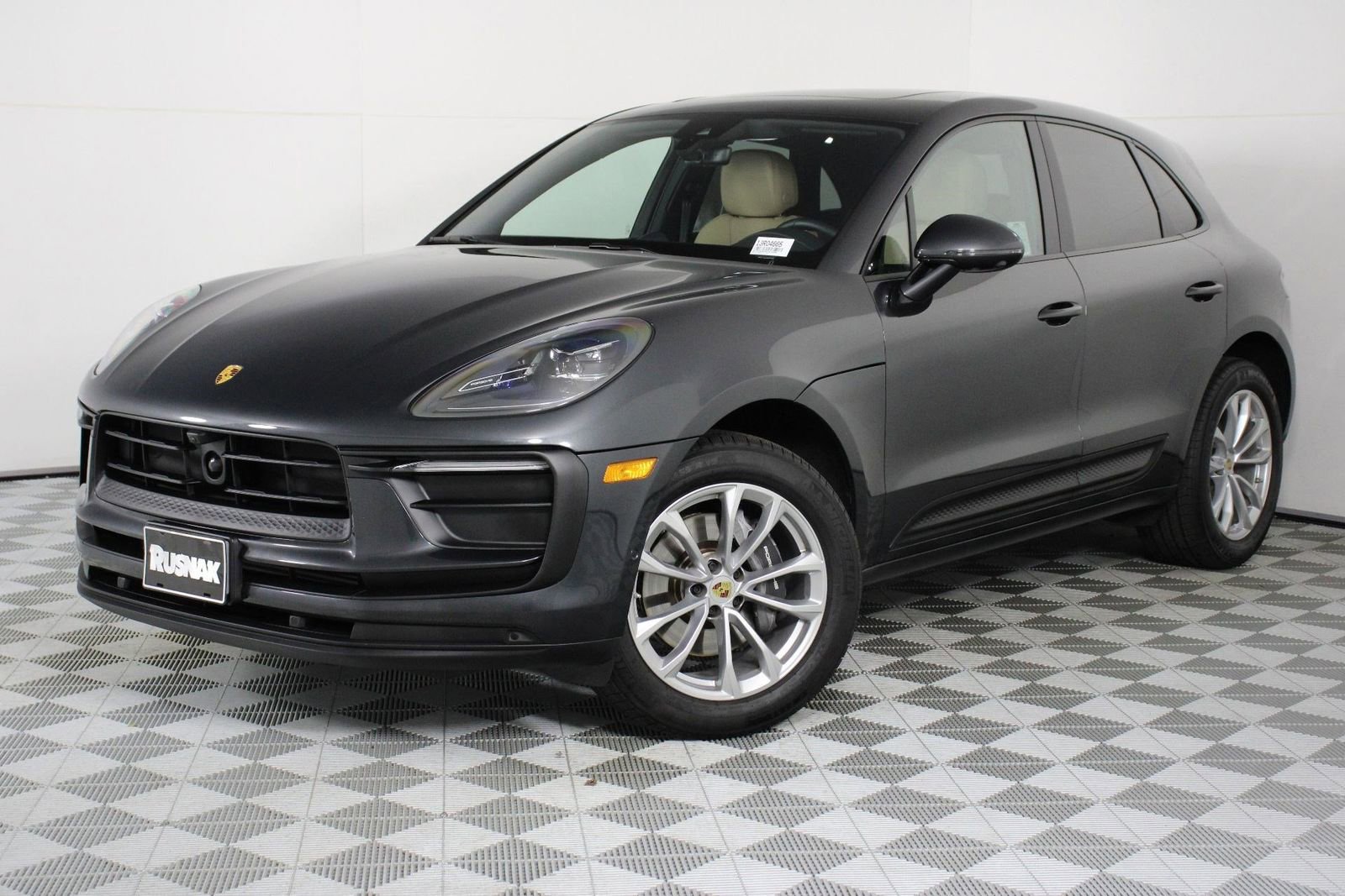 Certified 2025 Porsche Macan image 35