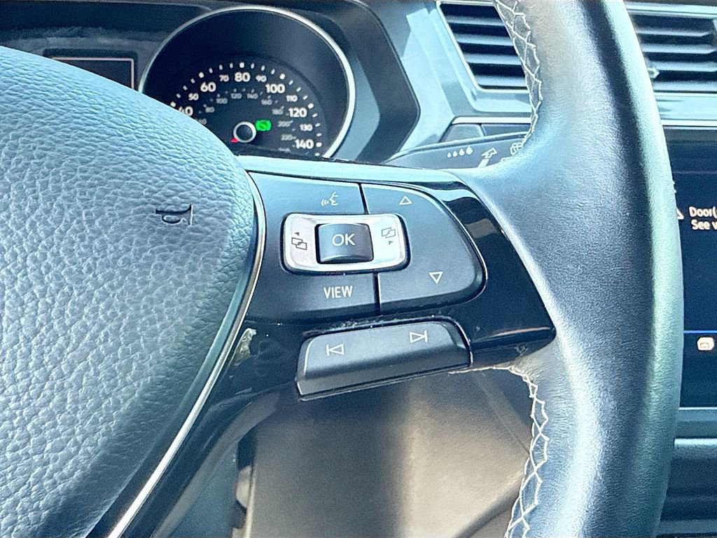 Used 2020 Volkswagen Tiguan SE R-Line image 38