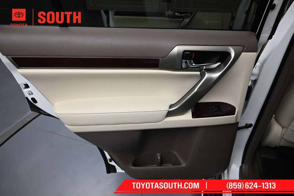 Used 2017 Lexus GX 460 AWD/4WD image 30