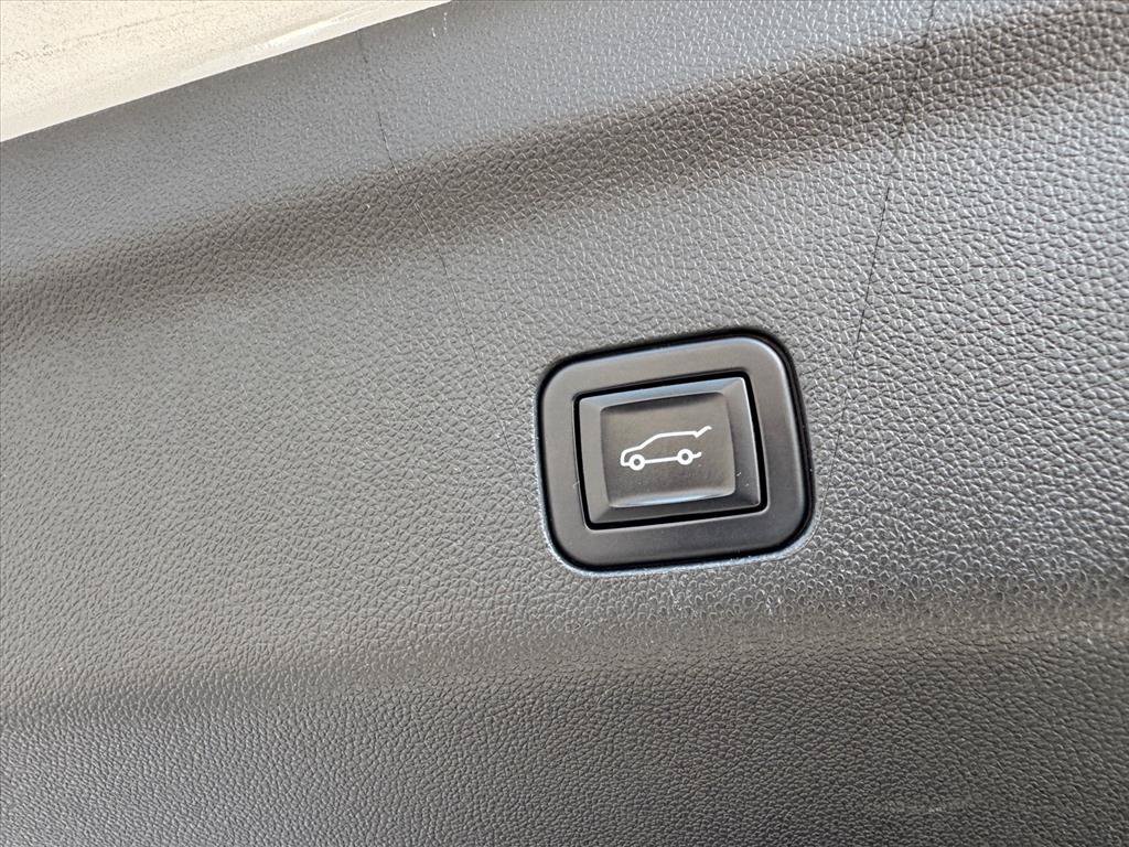 Used 2022 Chevrolet Suburban LT AWD/4WD image 11
