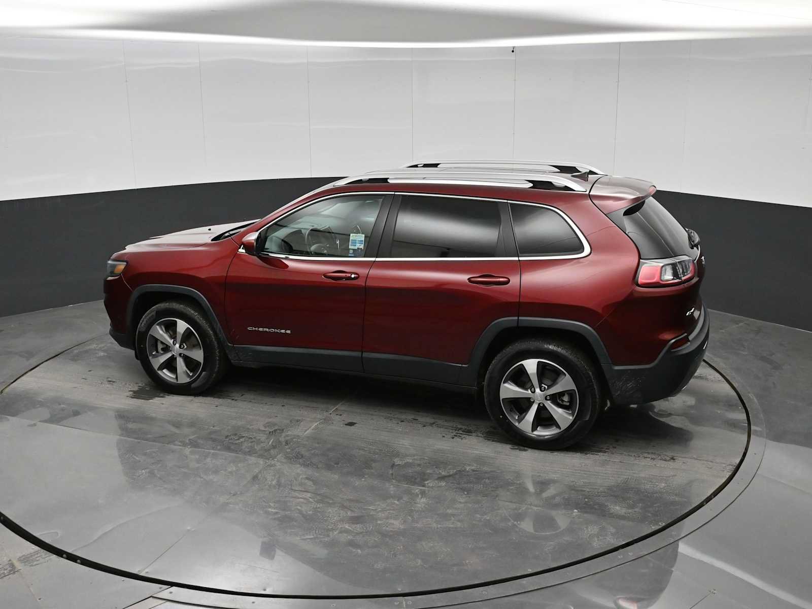 Used 2021 Jeep Cherokee Limited w/ Elite Package AWD/4WD image 28