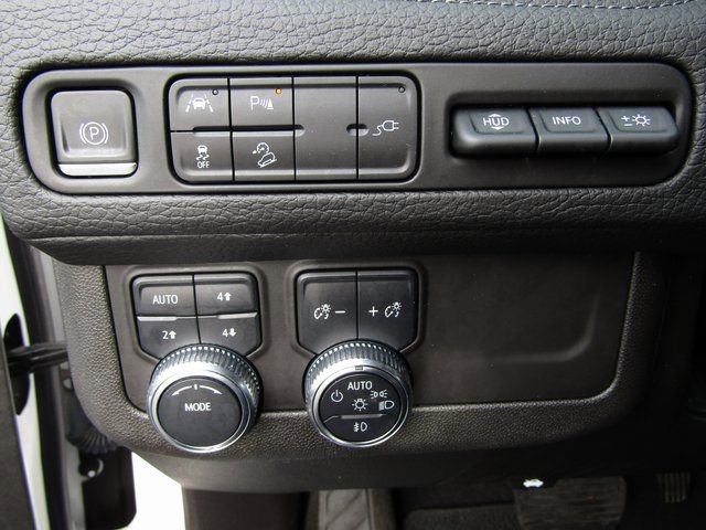 Used 2021 GMC Yukon Denali w/ Denali Premium Package AWD/4WD image 25