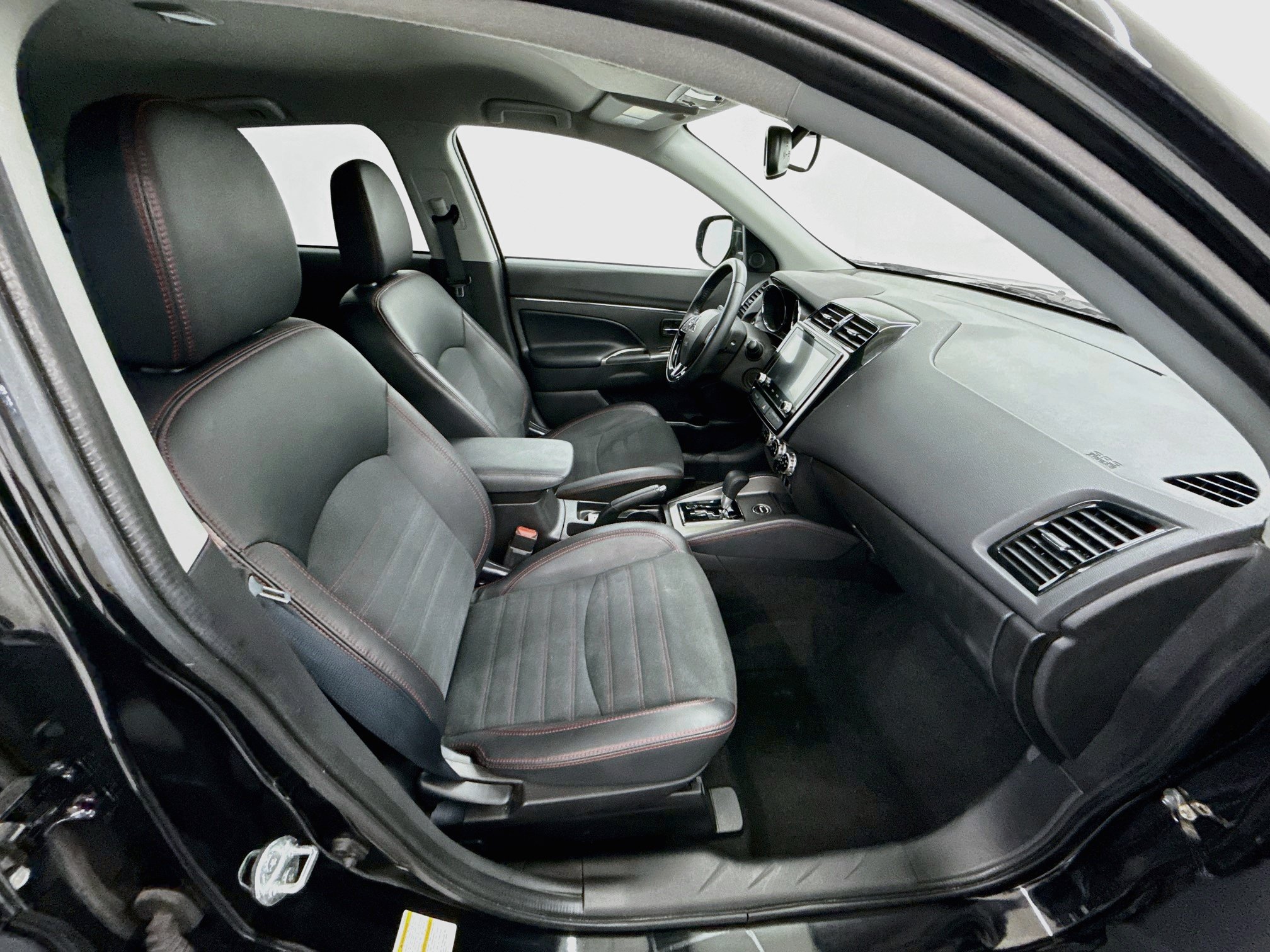 Used 2025 Mitsubishi Outlander Sport SE AWD/4WD image 29