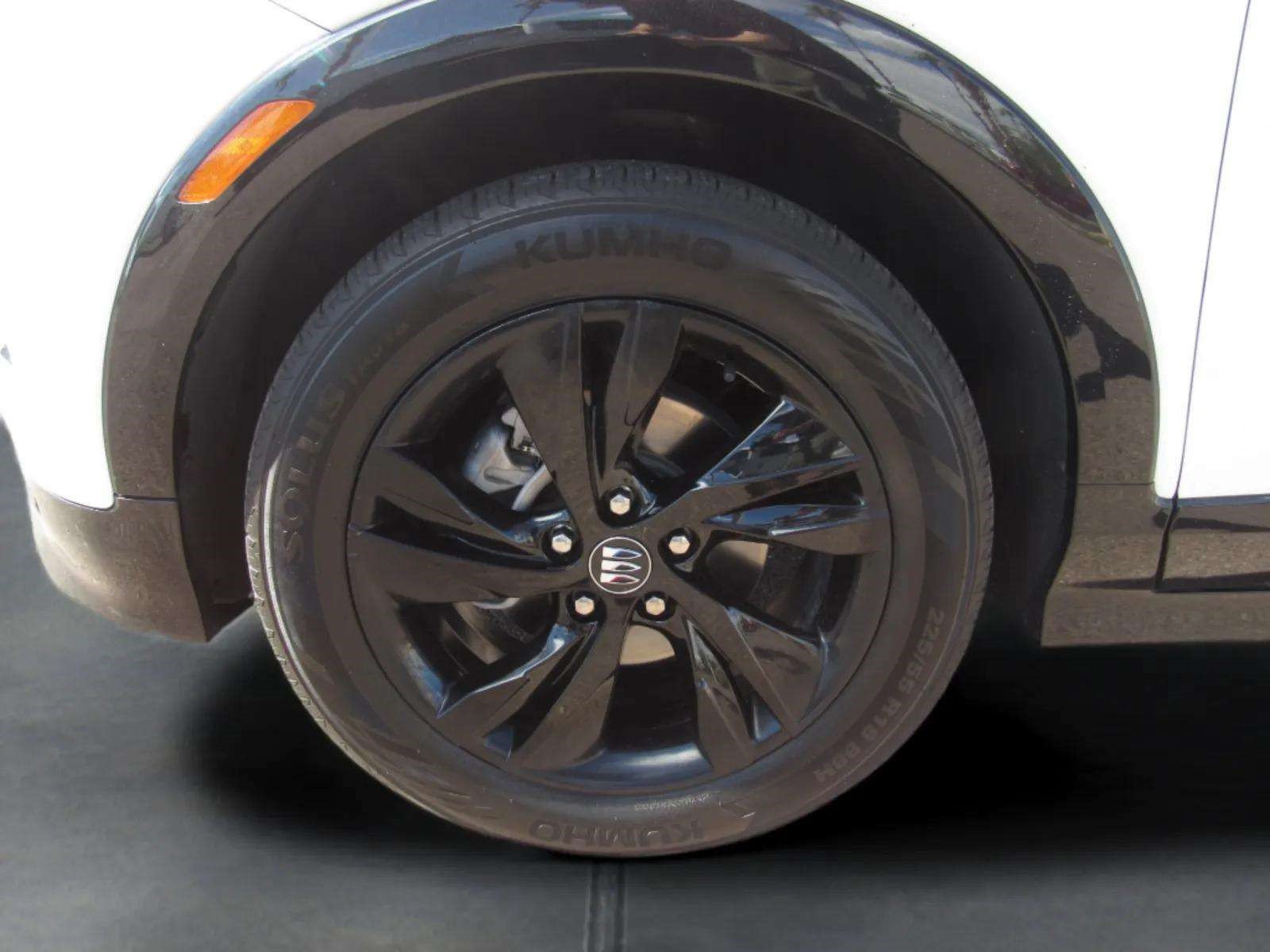 Used 2024 Buick Encore GX Sport Touring FWD image 4