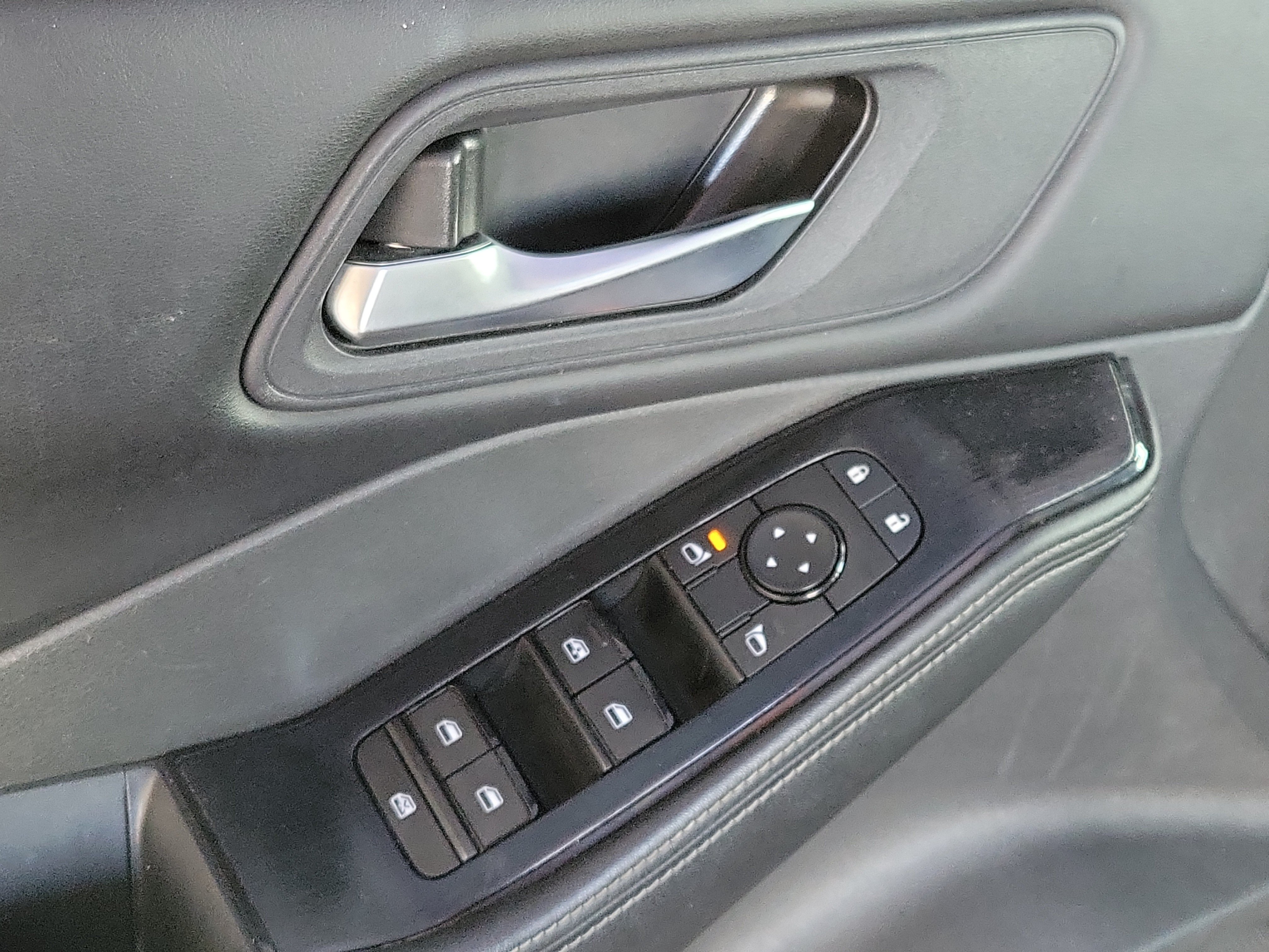 Used 2025 Nissan Rogue SV AWD/4WD image 18