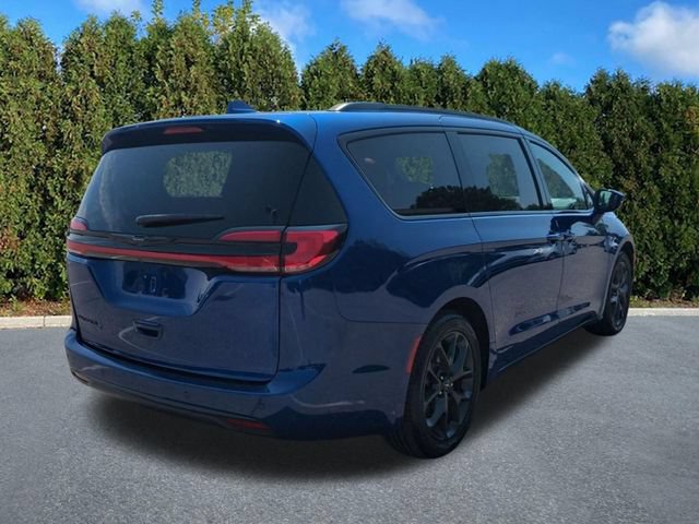Used 2021 Chrysler Pacifica Touring-L w/ Uconnect Theater Family Group FWD image 4