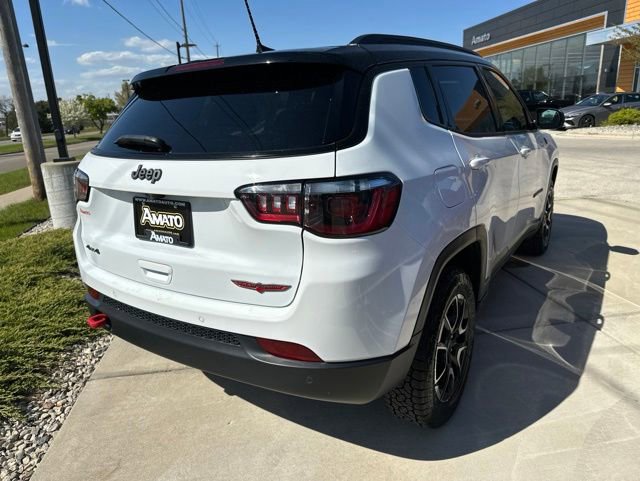 Used 2025 Jeep Compass Trailhawk AWD/4WD image 8
