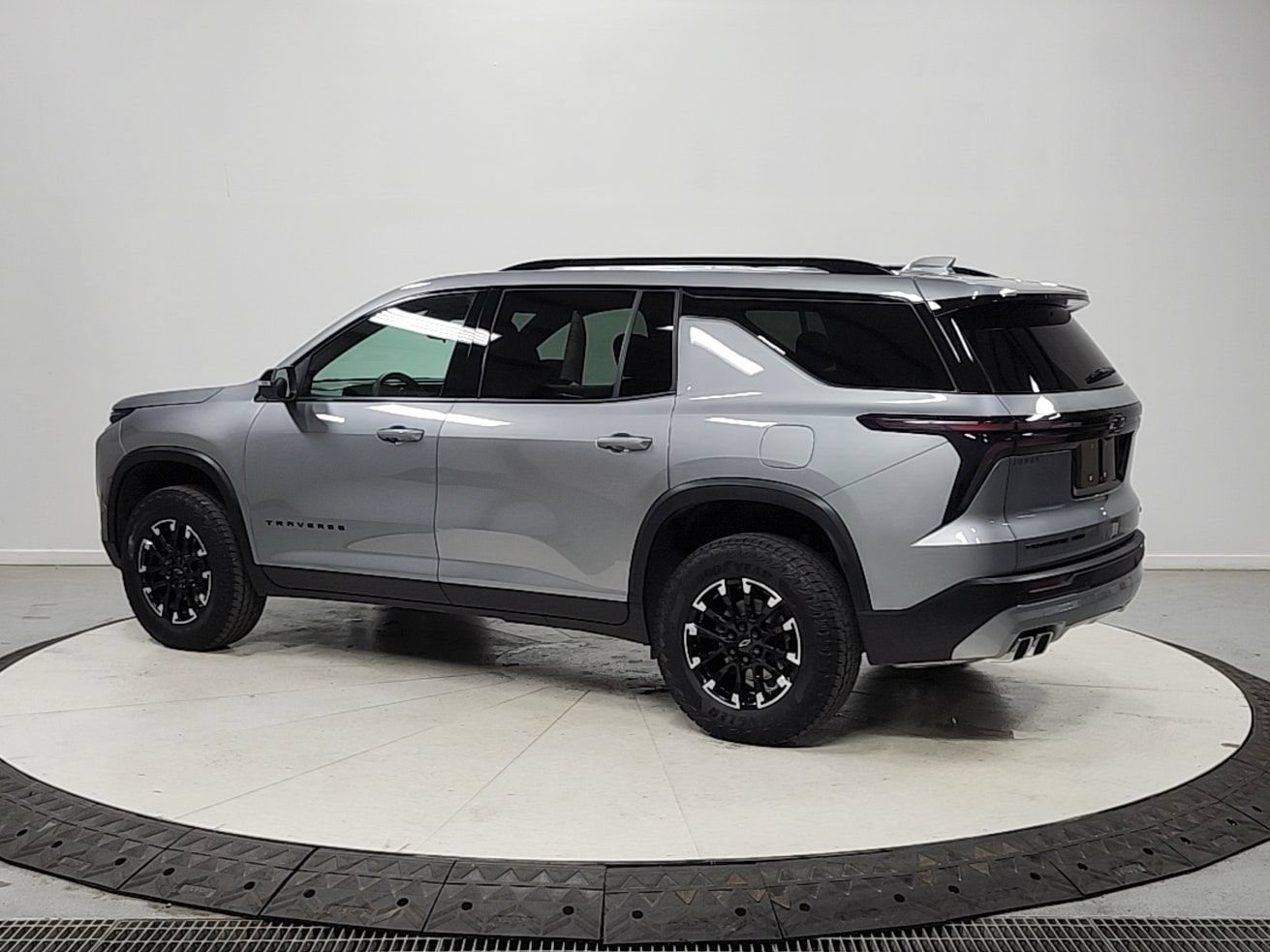 Used 2025 Chevrolet Traverse Z71 AWD/4WD image 5