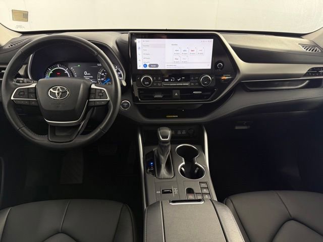 Used 2023 Toyota Highlander XLE image 25