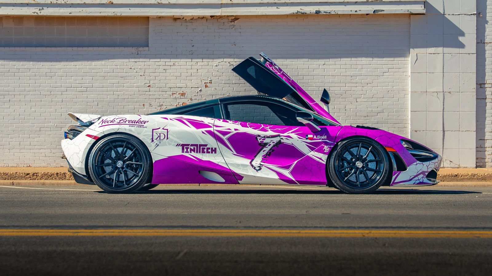 Used 2018 McLaren 720S RWD image 3