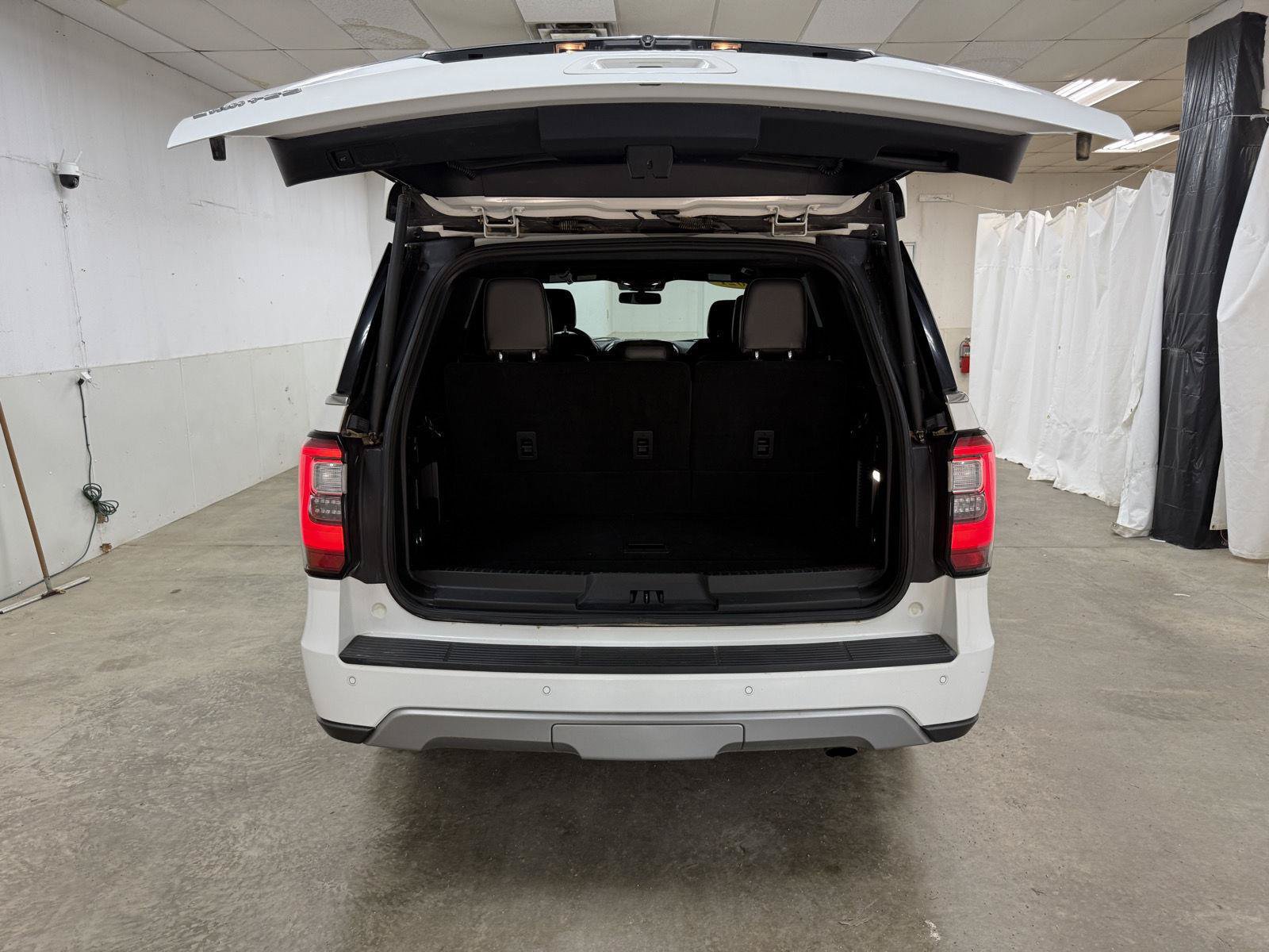 Used 2021 Ford Expedition Limited AWD/4WD image 27
