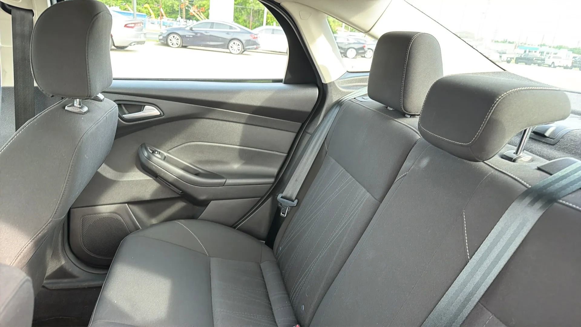 Used 2015 Ford Focus SE FWD image 34