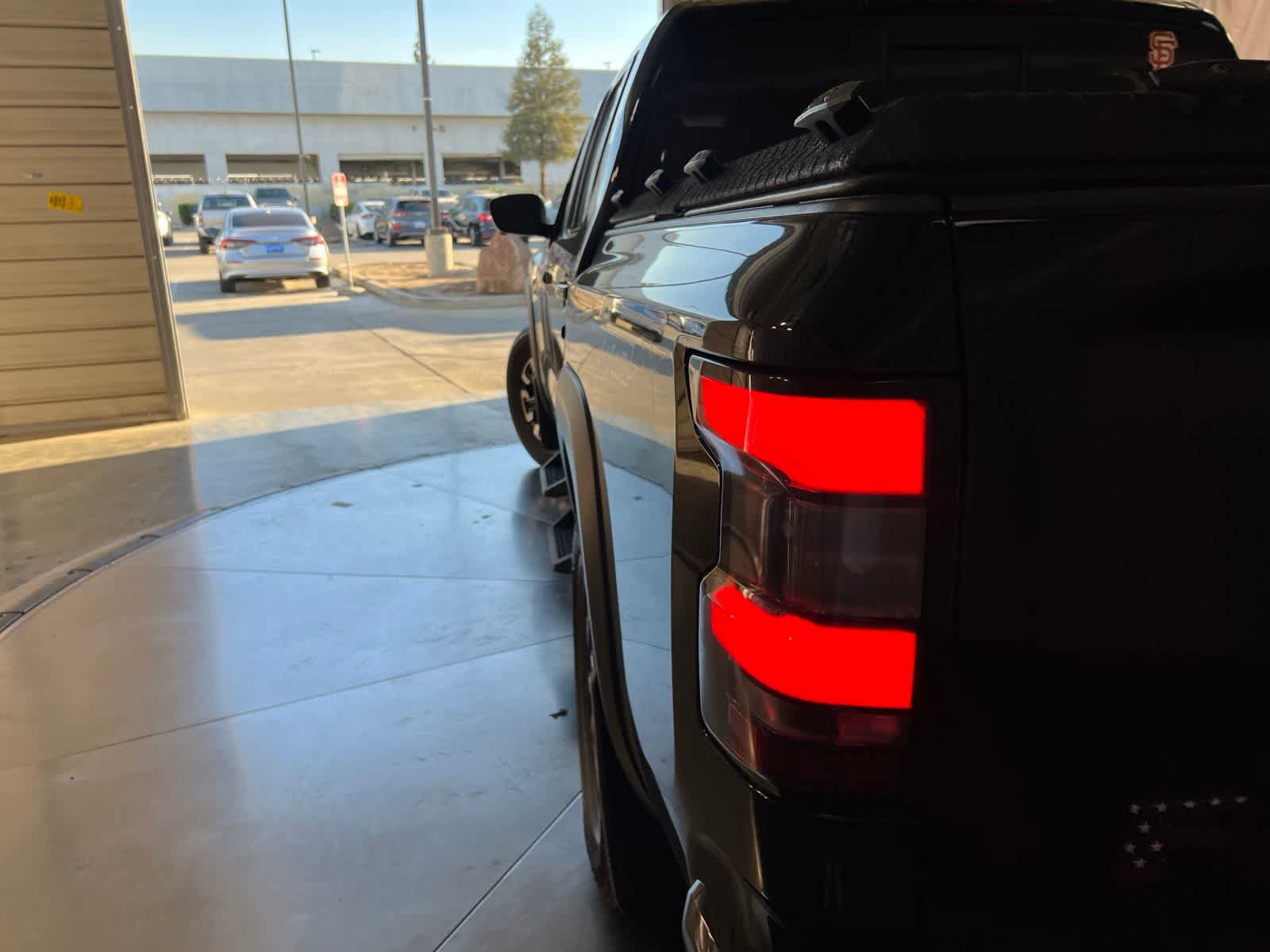 Used 2022 Nissan Frontier Pro-X RWD image 10