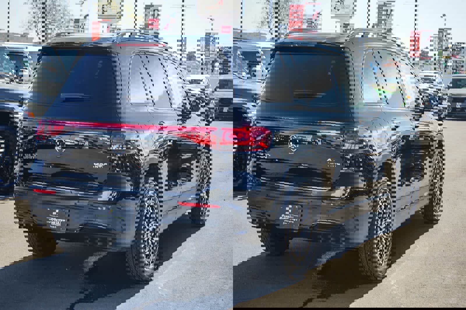 Used 2022 Mercedes-Benz EQB 300 4MATIC image 4