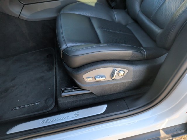 Used 2022 Porsche Macan S AWD/4WD image 12