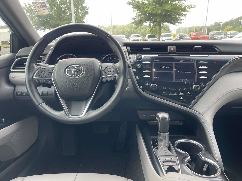 Used 2020 Toyota Camry XSE FWD image 13