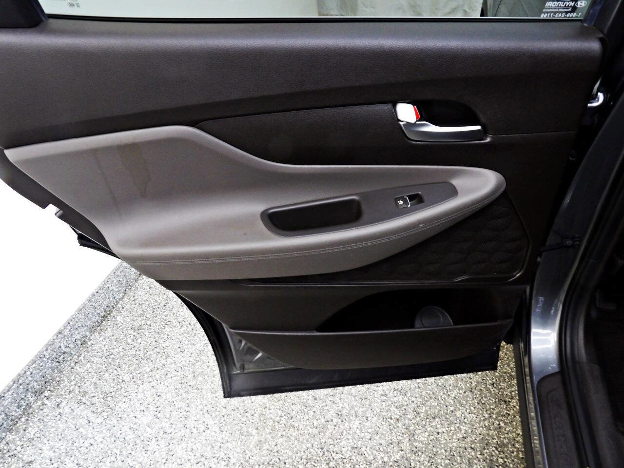 Used 2019 Hyundai Santa Fe SE image 9