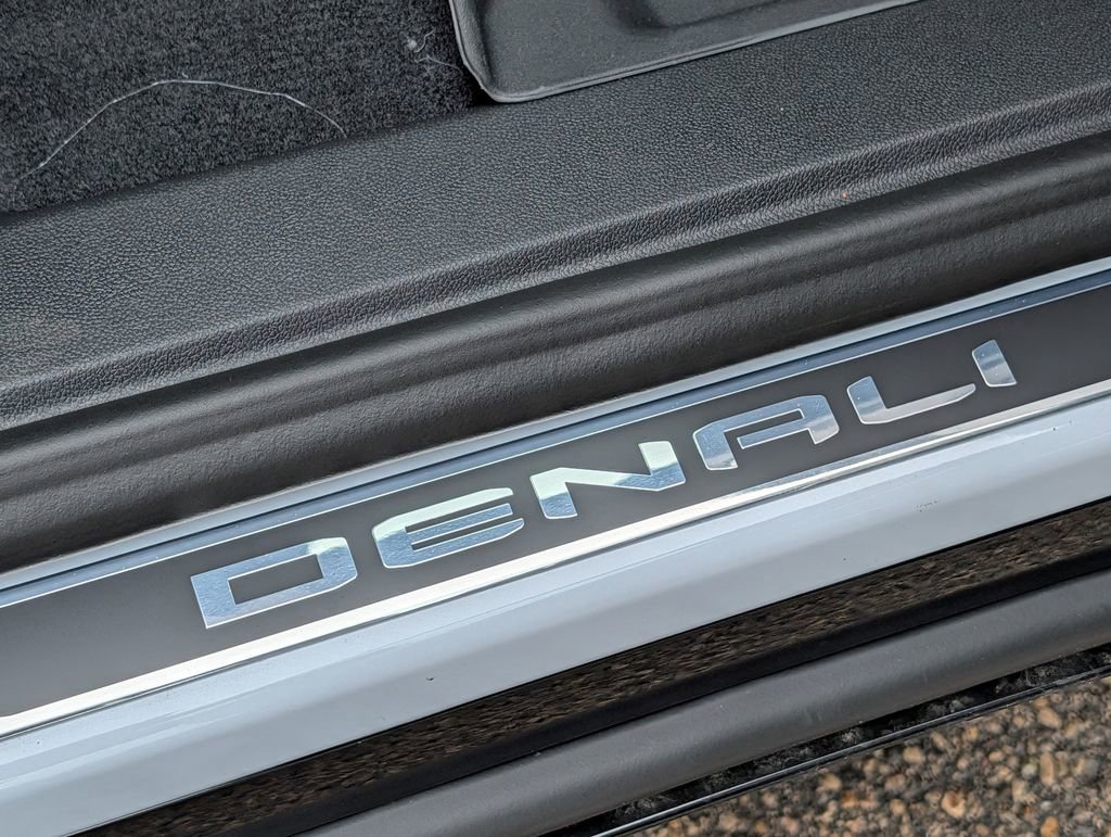 New 2026 GMC Acadia Denali Ultimate w/ LPO, Floor Liner Package AWD/4WD image 25