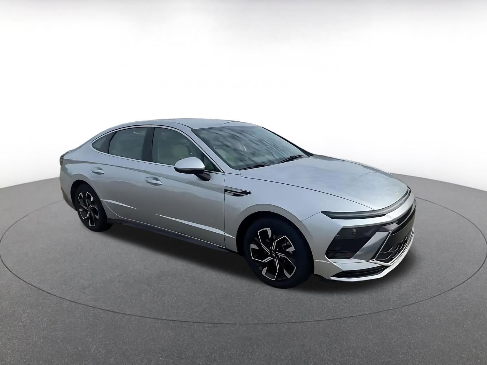 Used 2025 Hyundai Sonata SEL FWD image 2