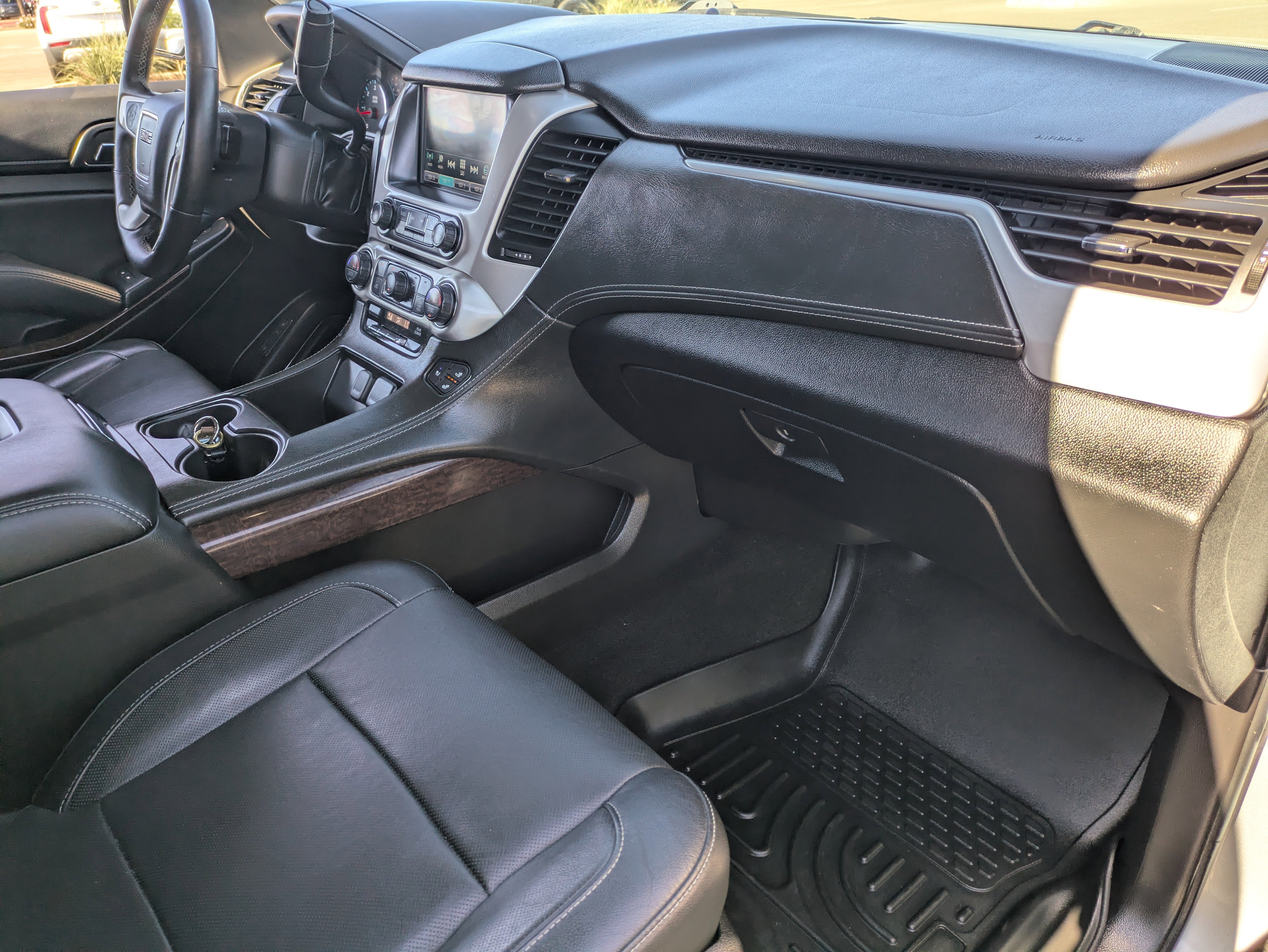 Used 2017 GMC Yukon SLT w/ Open Road Package image 13