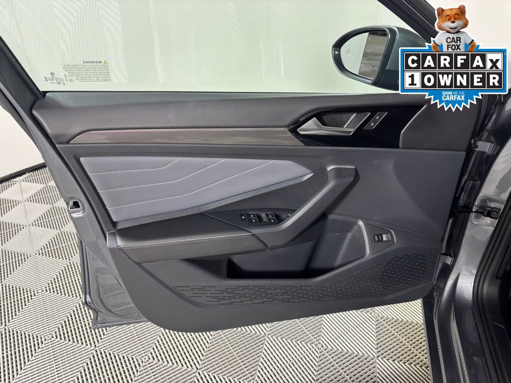 Used 2025 Volkswagen Jetta SEL FWD image 11