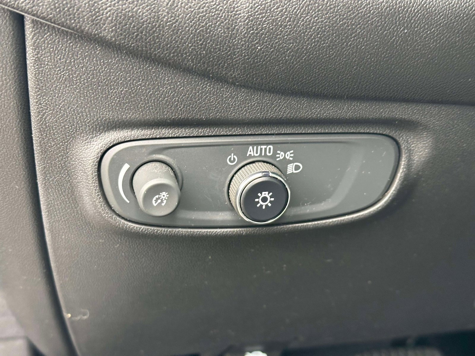 Used 2023 Chevrolet Equinox LT image 23