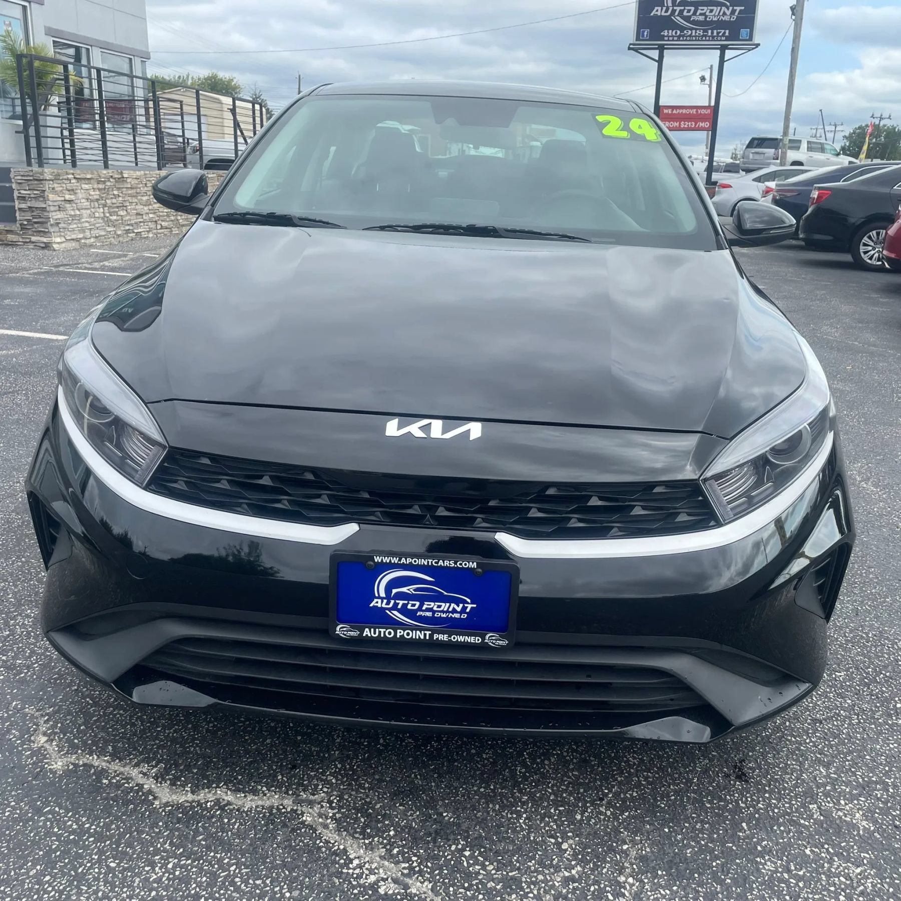 Used 2024 Kia Forte LXS w/ LXS Technology Package FWD image 2