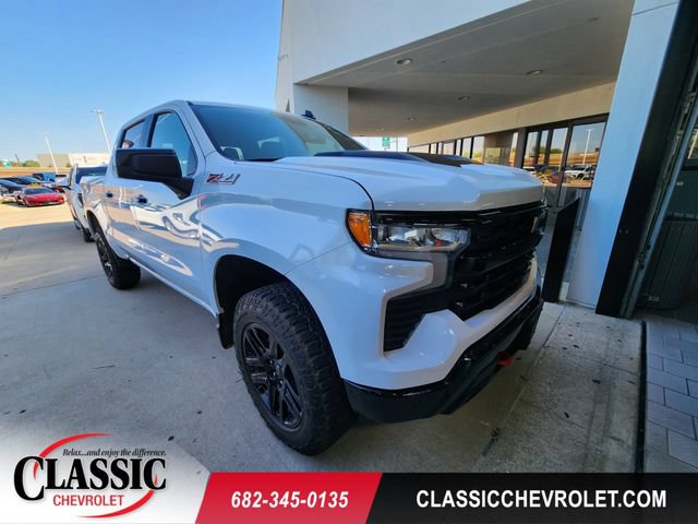 Used 2024 Chevrolet Silverado 1500 LT Trail Boss w/ Convenience Package II AWD/4WD image 1