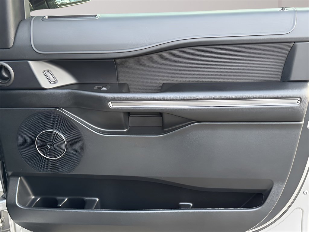 Used 2020 Ford Expedition XLT image 27