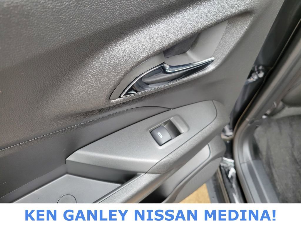 Used 2025 Chevrolet Trax LT image 39