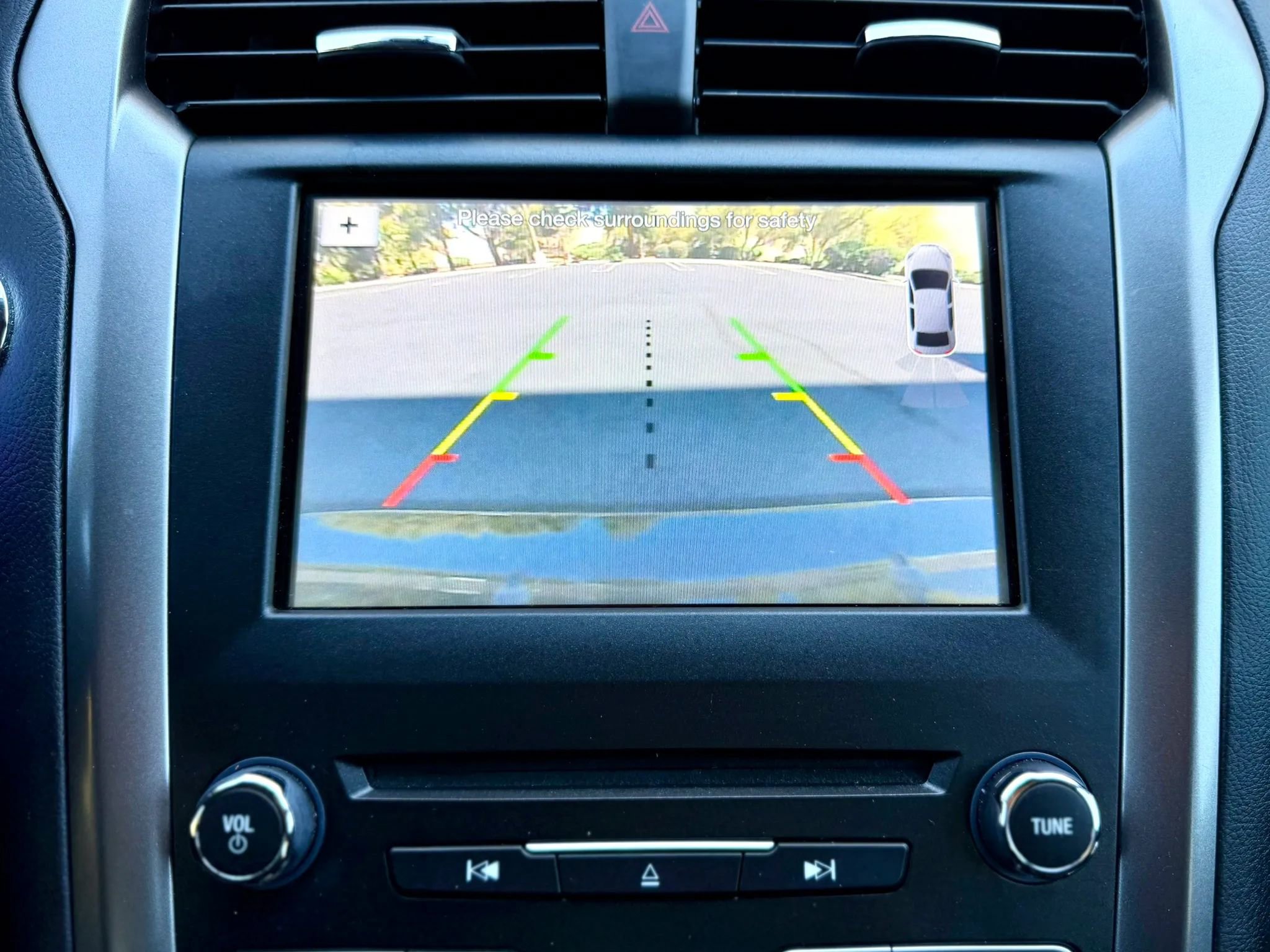 Used 2017 Ford Fusion SE w/ Fusion SE Technology Package image 14