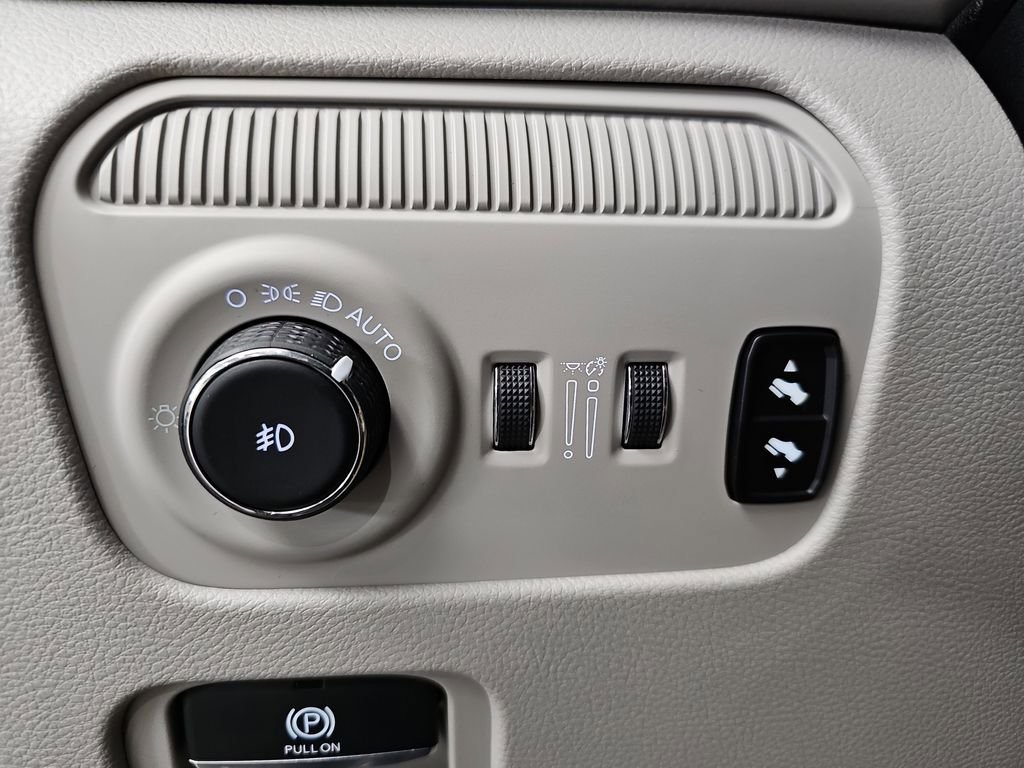 Used 2022 Jeep Wagoneer Series III w/ Premium Group I AWD/4WD image 29