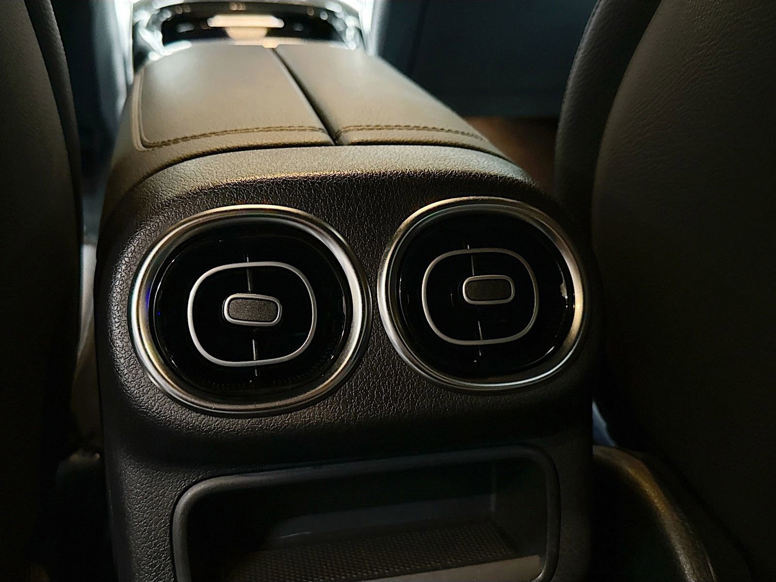 Used 2024 Mercedes-Benz GLC 300 4MATIC image 26