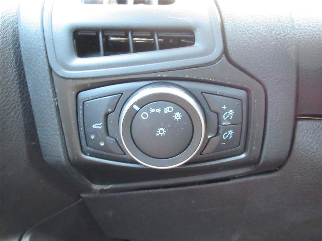 Used 2015 Ford Focus SE FWD image 20