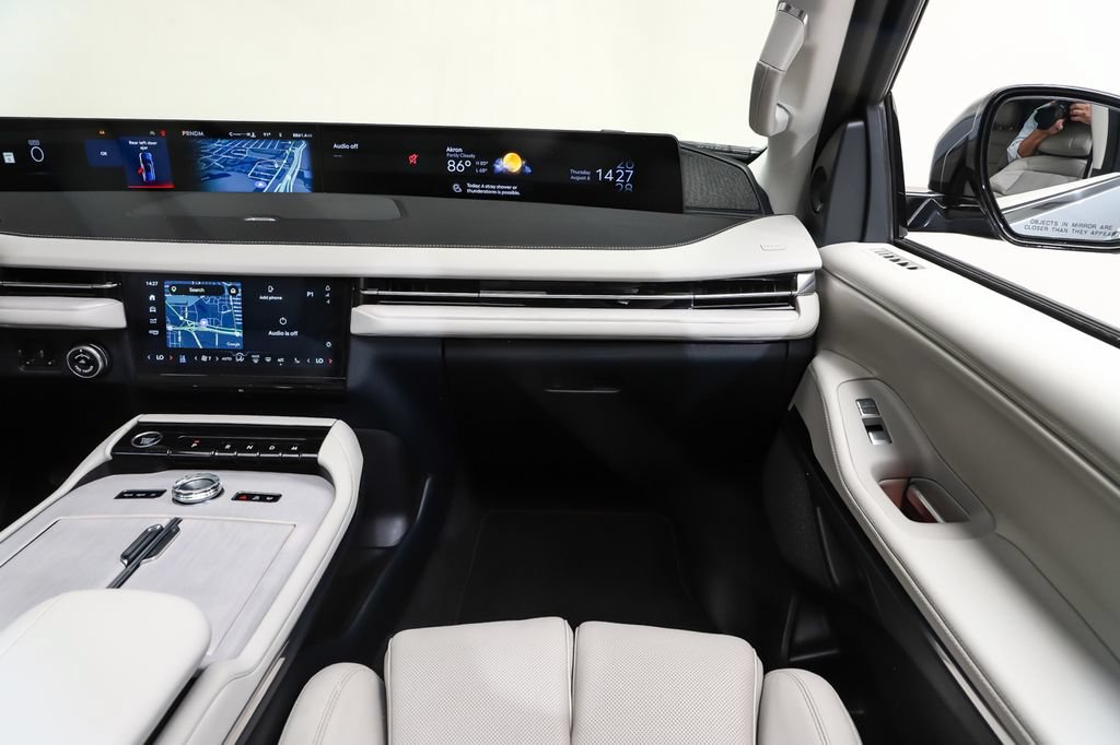 Used 2025 Lincoln Navigator L Reserve AWD/4WD image 17