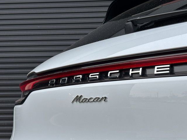 Used 2025 Porsche Macan AWD/4WD image 26