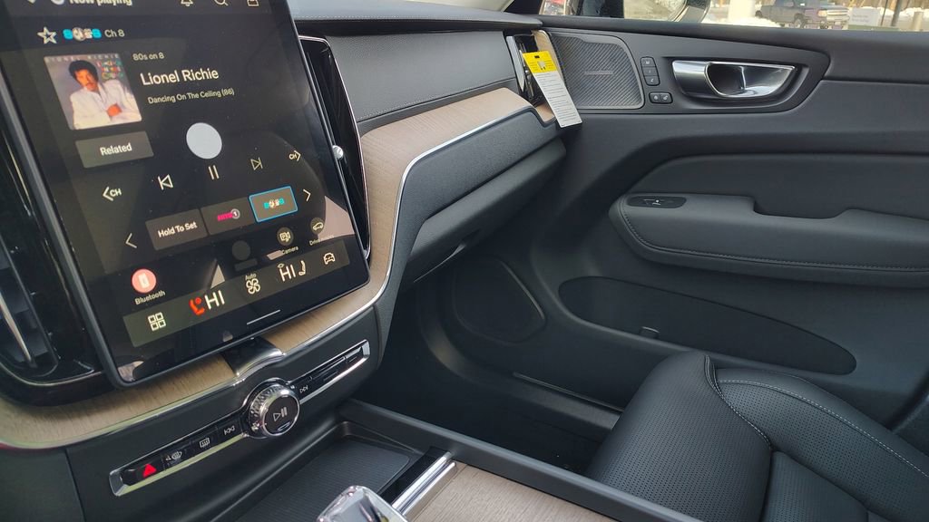 New 2026 Volvo XC60 B5 Ultra w/ Protection Package Premier image 24