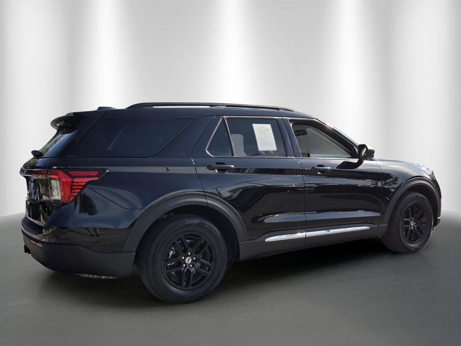 Used 2025 Ford Explorer Active RWD image 7
