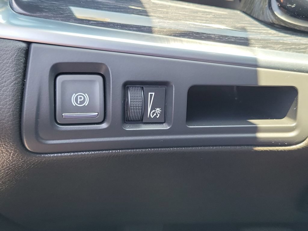 Certified 2024 Cadillac XT5 Premium Luxury FWD image 17