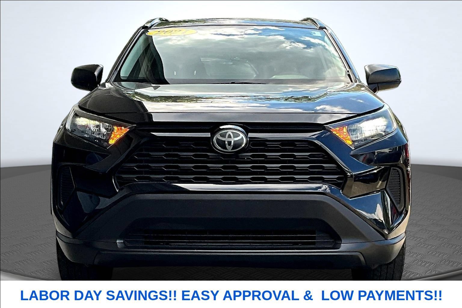 Used 2021 Toyota RAV4 LE FWD image 2