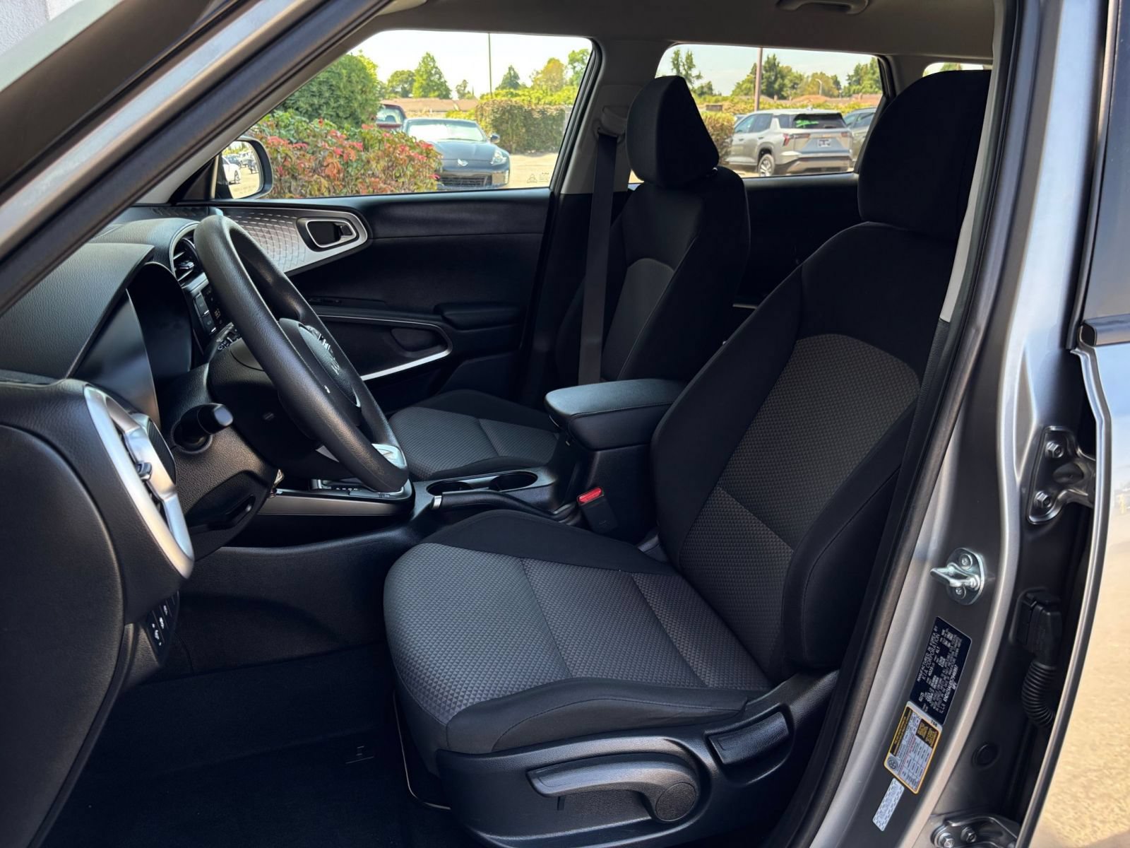 Used 2025 Kia Soul LX w/ LX Technology Package FWD image 29
