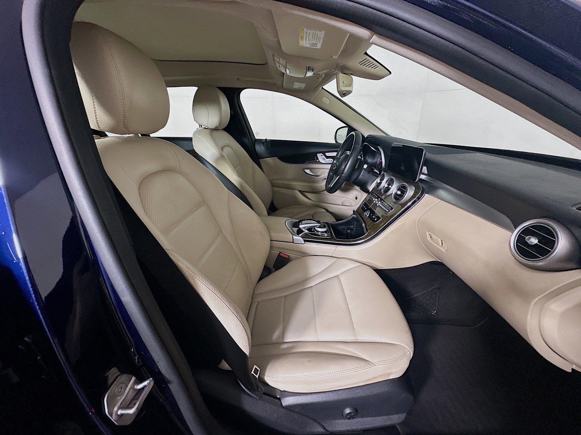 Used 2020 Mercedes-Benz C 300 4MATIC Sedan w/ Premium Package image 33