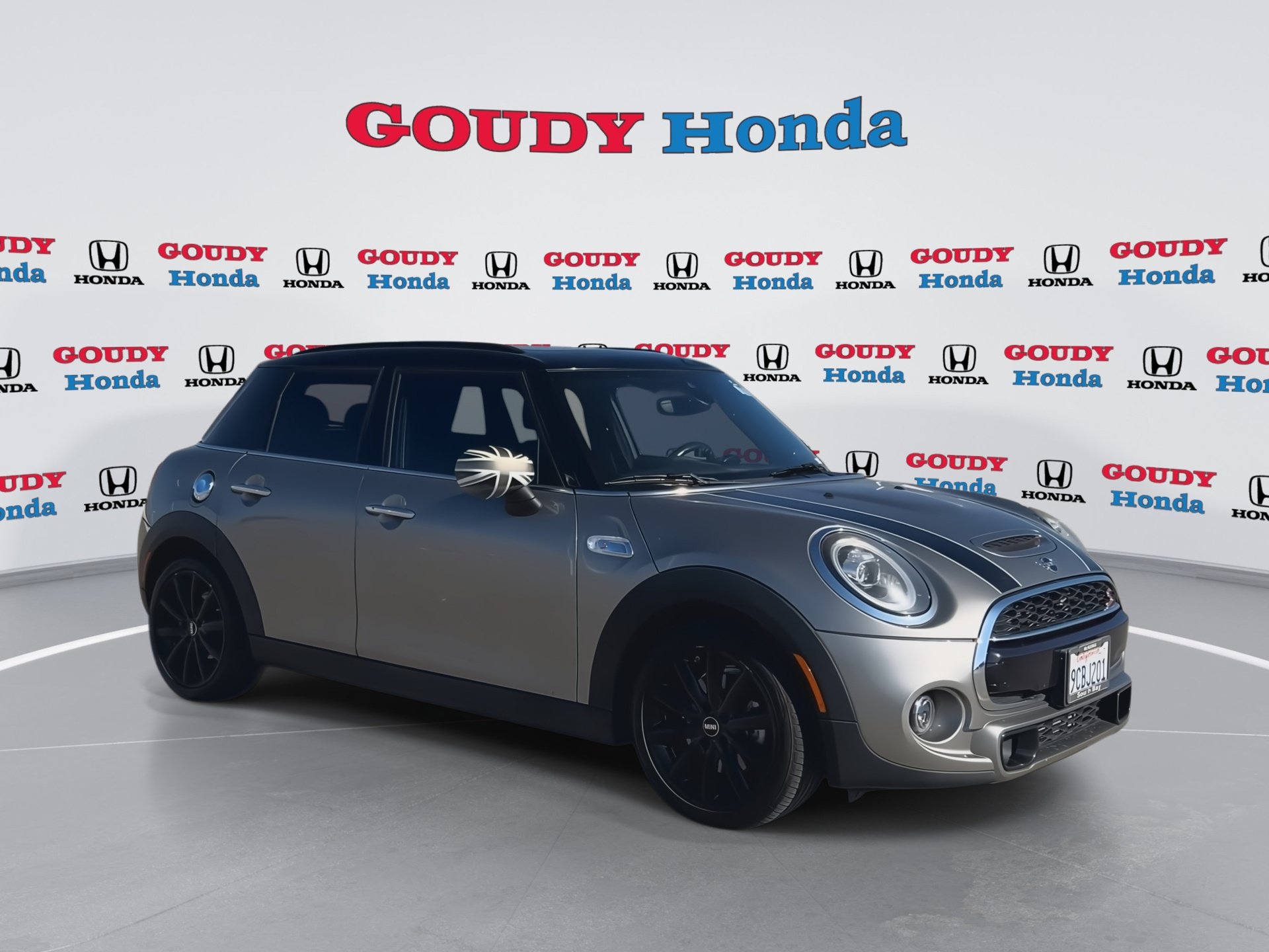 Used 2020 MINI Cooper S FWD image 2
