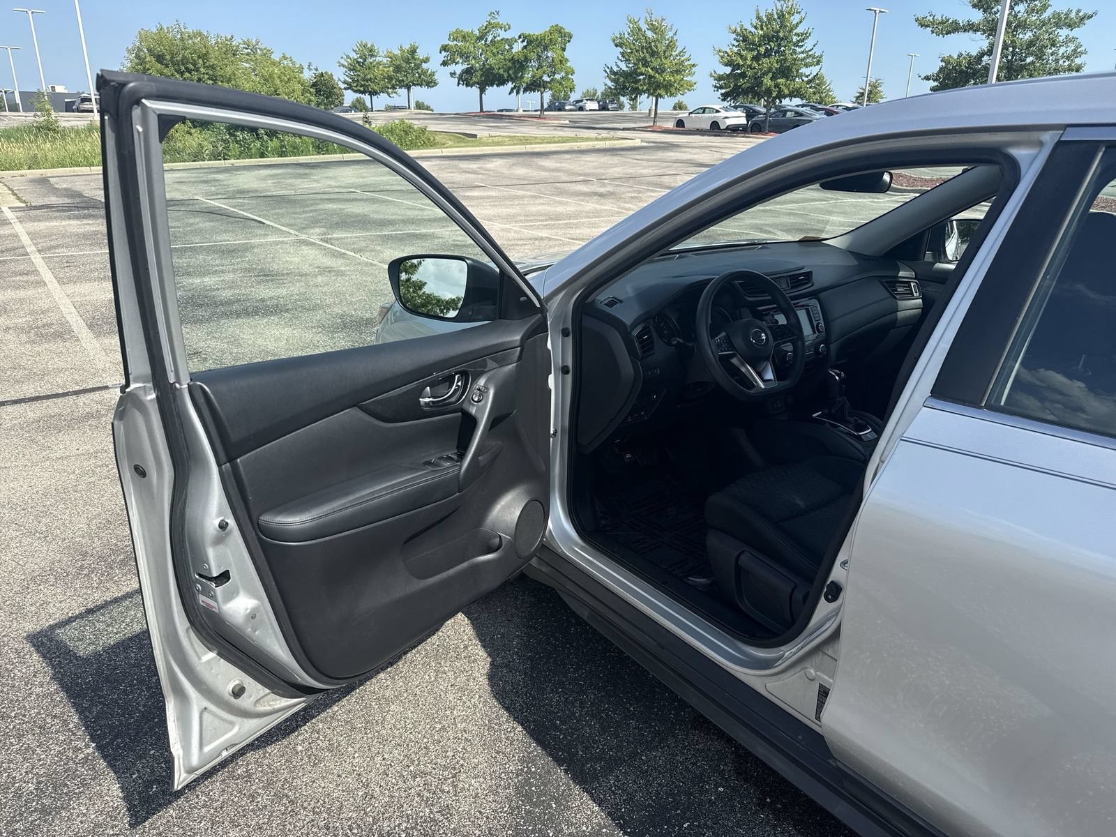 Used 2018 Nissan Rogue S AWD/4WD image 19