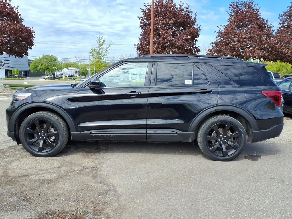 Certified 2023 Ford Explorer ST-Line AWD/4WD image 2