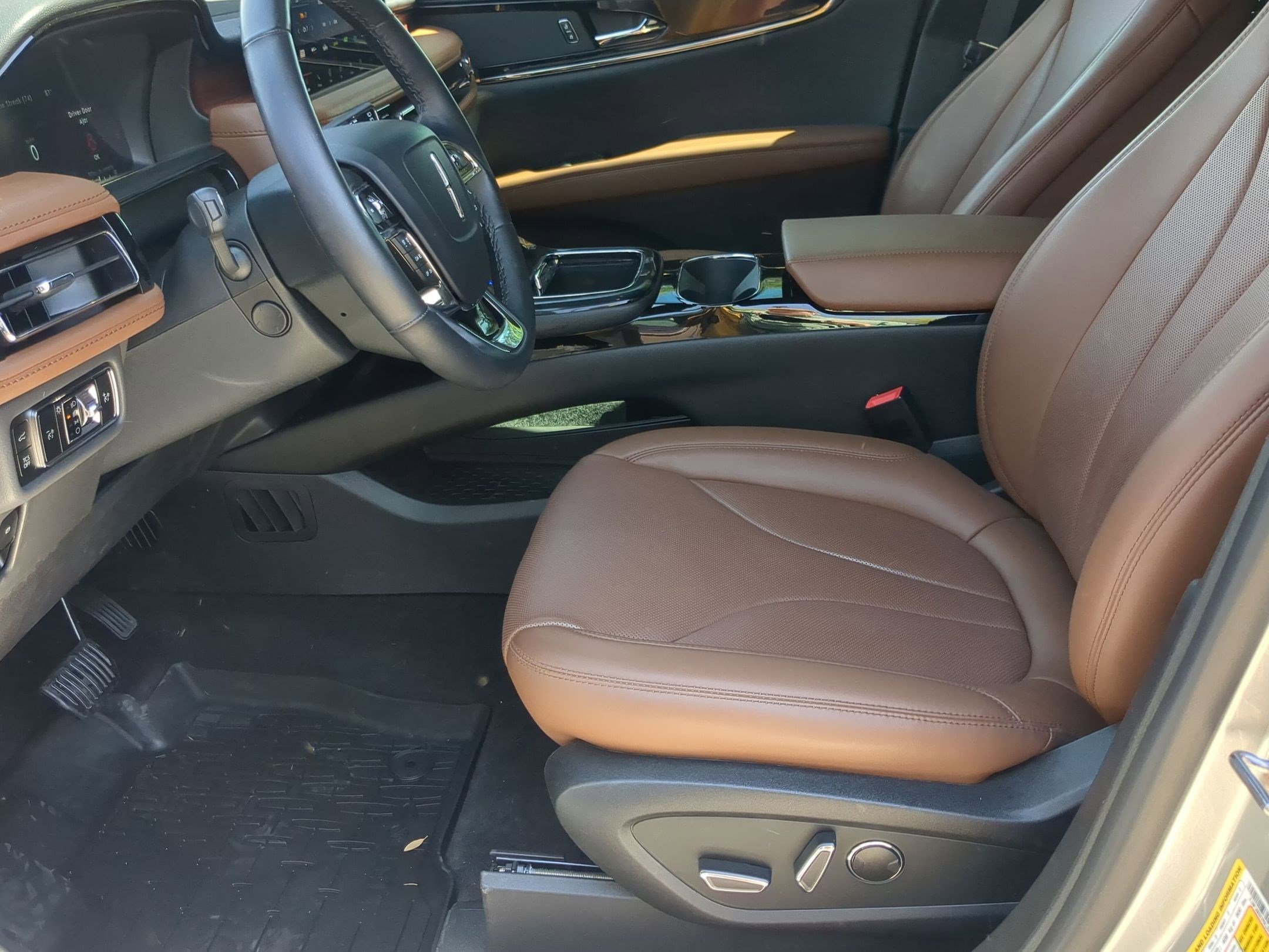 Used 2023 Lincoln Nautilus Reserve image 10