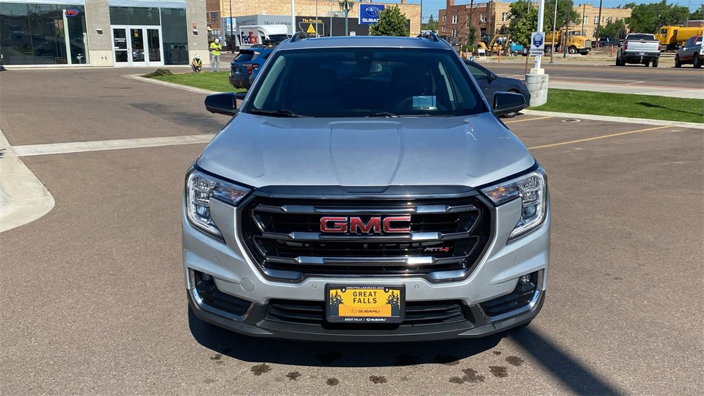 Used 2022 GMC Terrain AT4 image 2