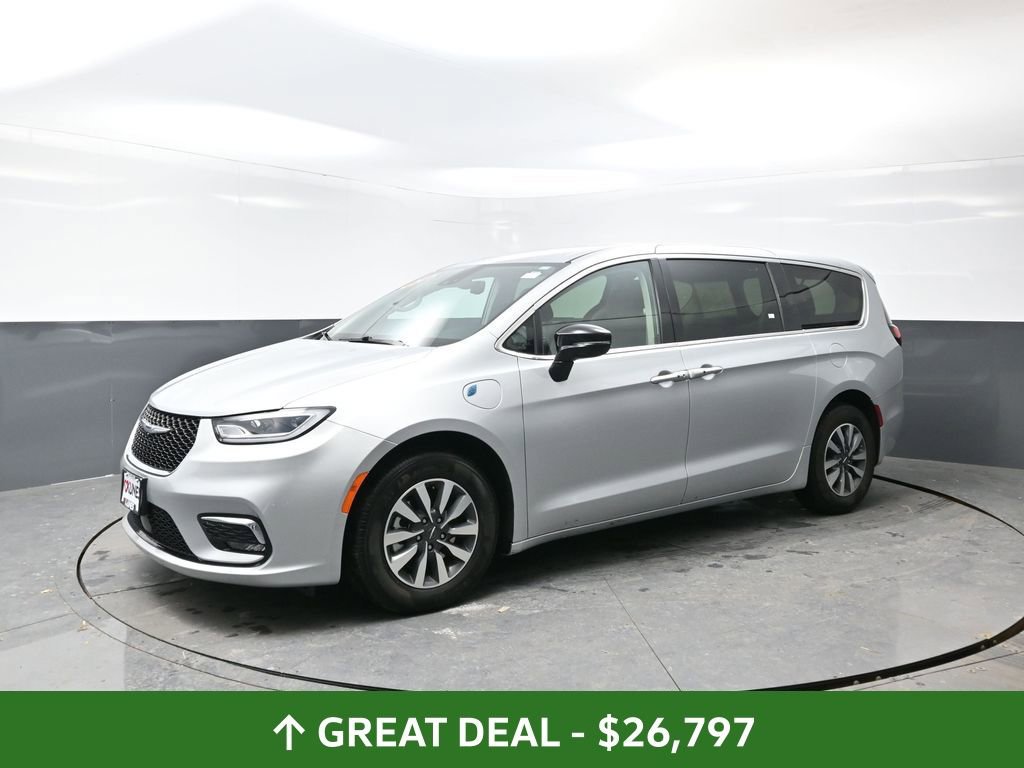 Used 2024 Chrysler Pacifica Select image 11