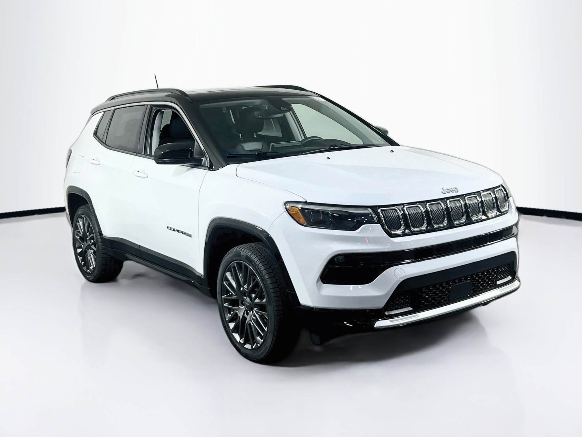 Used 2022 Jeep Compass Limited w/ Elite Group AWD/4WD image 3